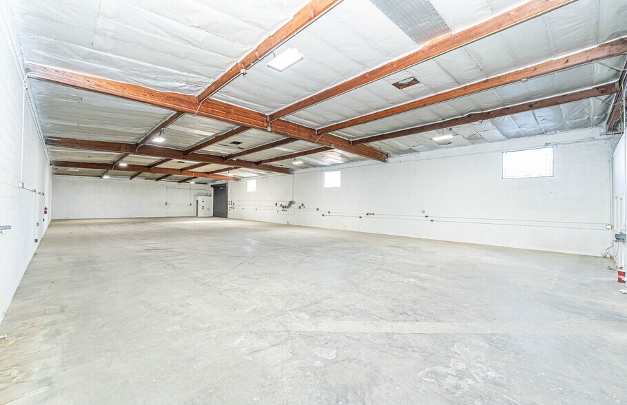 More Photos Of 934 Avila St, Los Angeles Warehouse For Lease