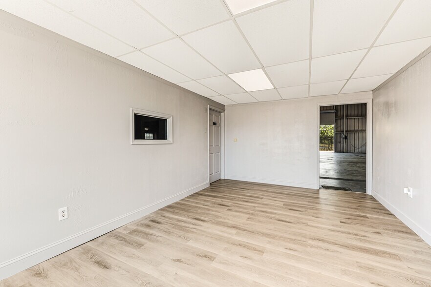 More Photos Of 1911 Dana Dr, Fort Myers Warehouse For Sale