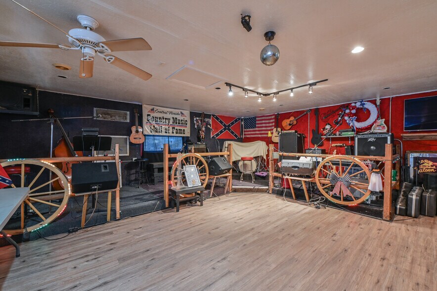 More Photos Of 2451 SE Highway 41, Morriston Bar For Sale