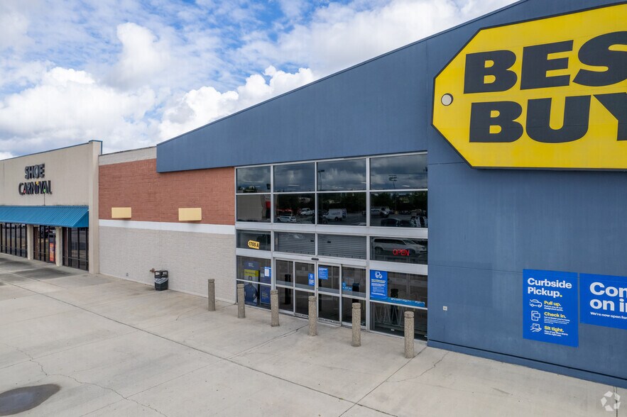 More Photos Of 1707-1729 Norman Dr, Valdosta General Retail For Lease