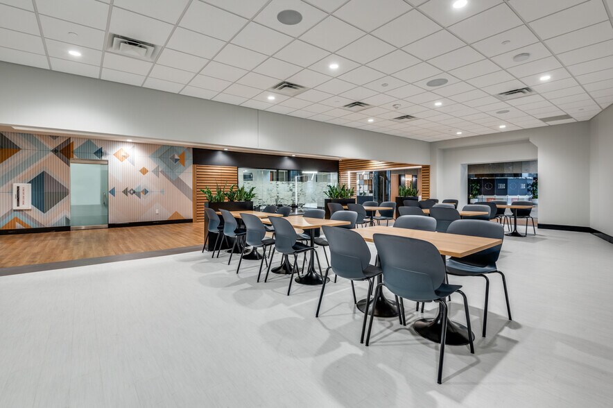 More Photos Of 600 E Las Colinas Blvd, Irving Office For Lease