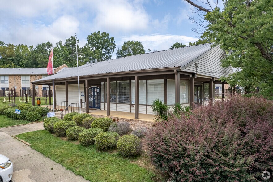 More Photos Of 856 Park Brook Trl, Birmingham Apartments For Sale