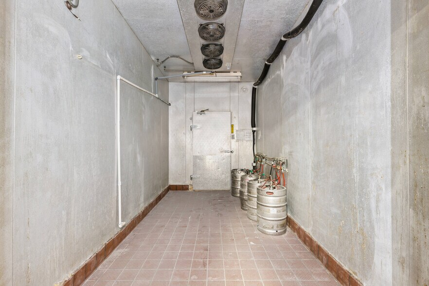 More Photos Of 1025 Magnolia Bluff Way SW, Darien Restaurant For Sale