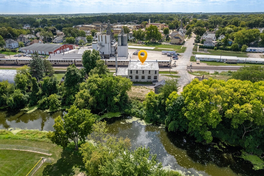 More Photos Of 336 N Spring St, Columbus Light Manufacturing For Sale