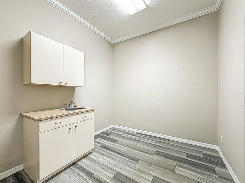 More Photos Of 15151 S US Highway 441, Summerfield Medical For Sale