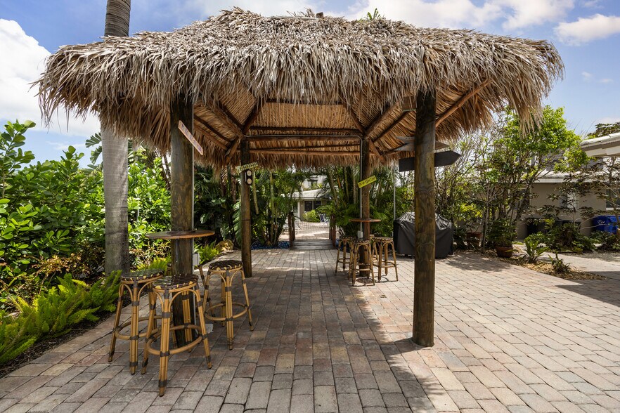 More Photos Of 2648 NE 32nd St, Fort Lauderdale Hotel For Sale