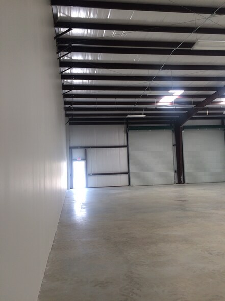More Photos Of 21627 Rhodes Rd, Spring Warehouse For Lease