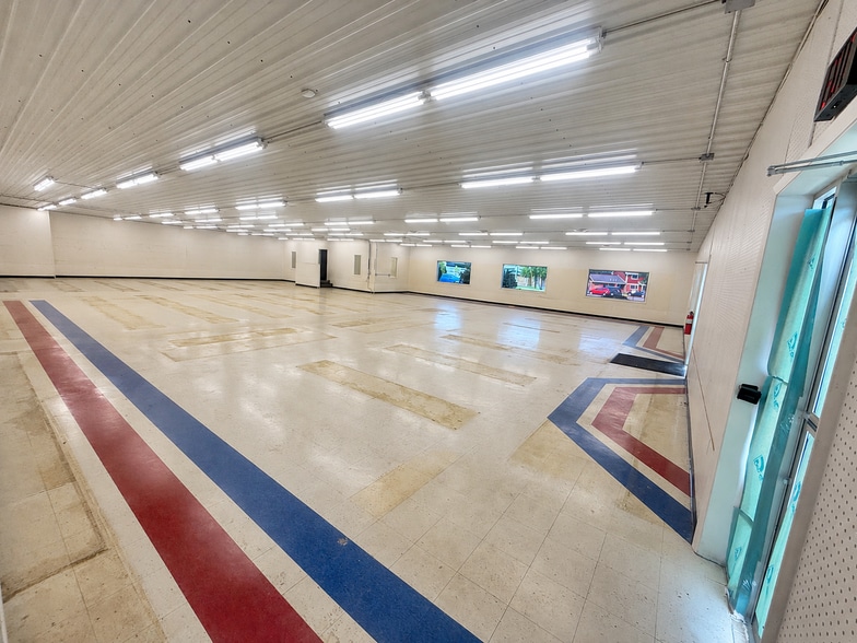 More Photos Of 821 Lime Kiln Rd, Green Bay Flex For Lease