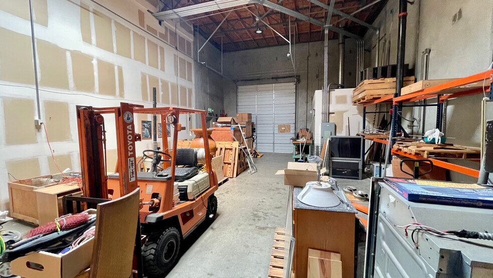 More Photos Of 5352 Irwindale Ave, Irwindale Showroom For Sale