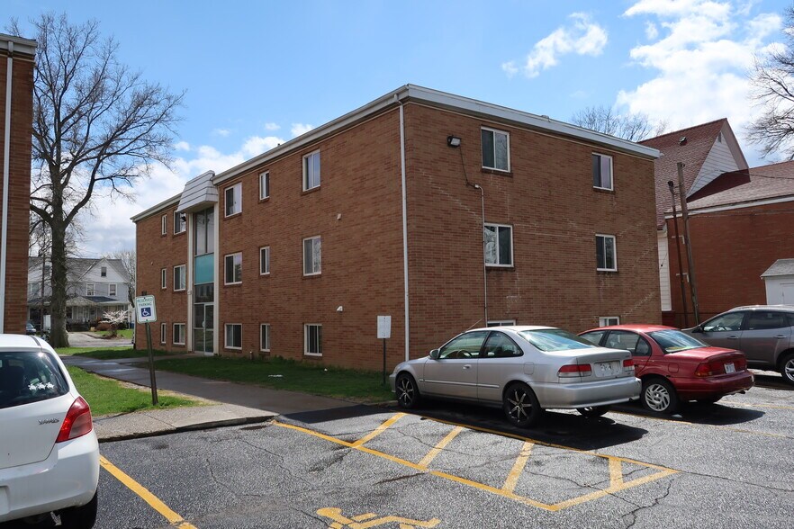 More Photos Of 1833-1845 E 31st St, Lorain Apartments For Sale