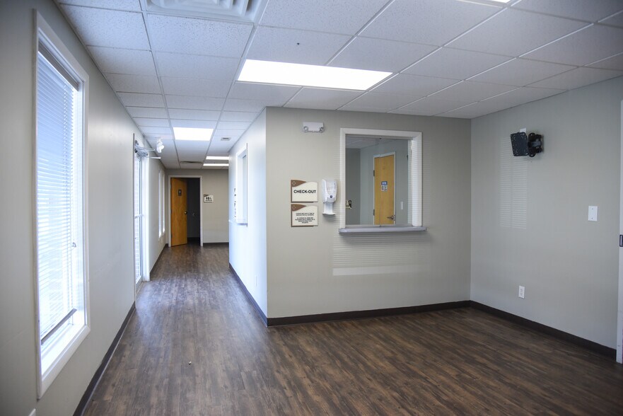 More Photos Of 1635 Highway 31, Hartselle Medical For Lease
