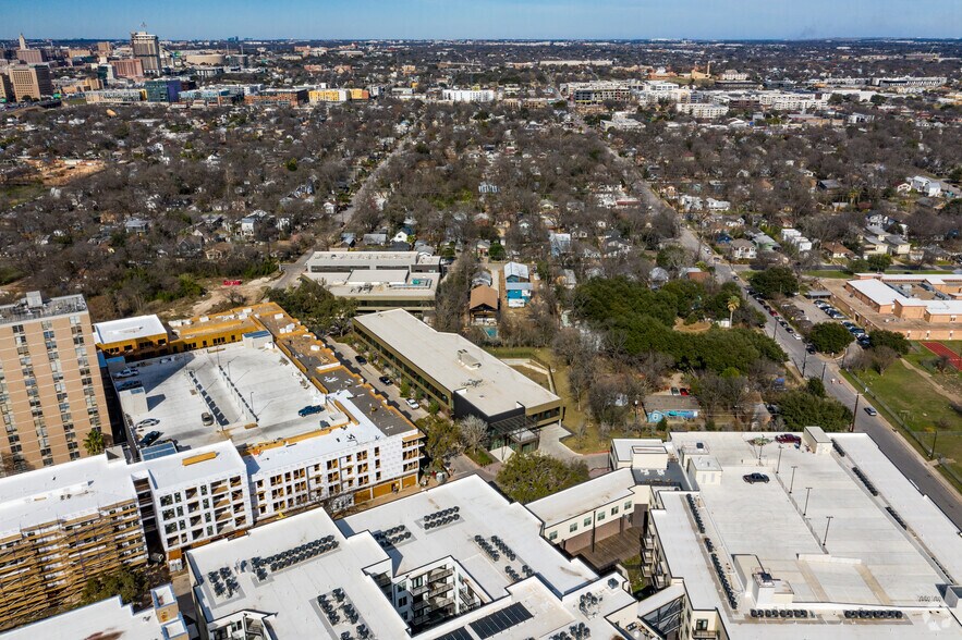 More Photos Of 31 Navasota St, Austin Office For Lease