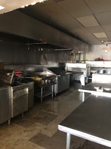 More Photos Of 6705 Holabird Ave, Dundalk Storefront For Sale