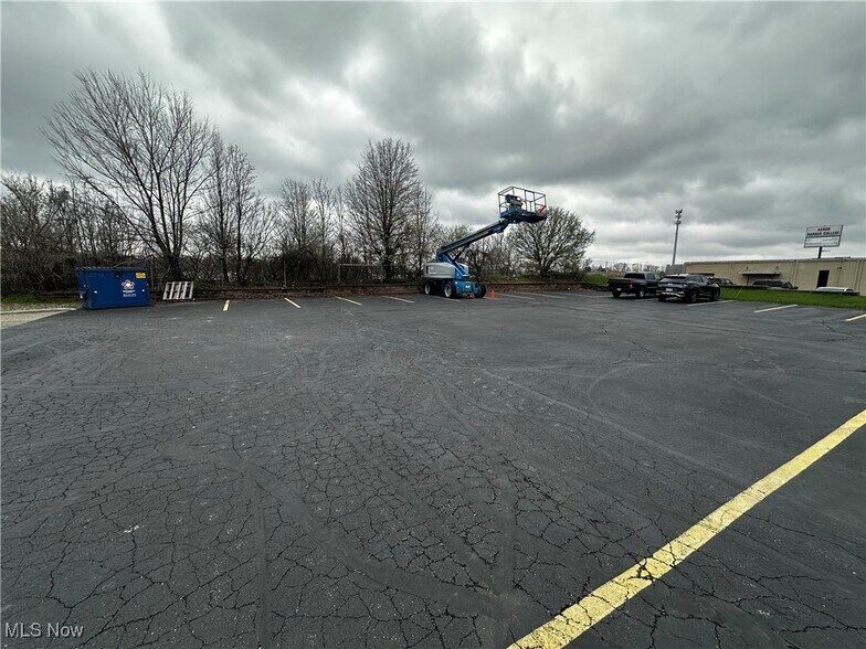 More Photos Of 2850 S Arlington Rd, Akron Office For Sale