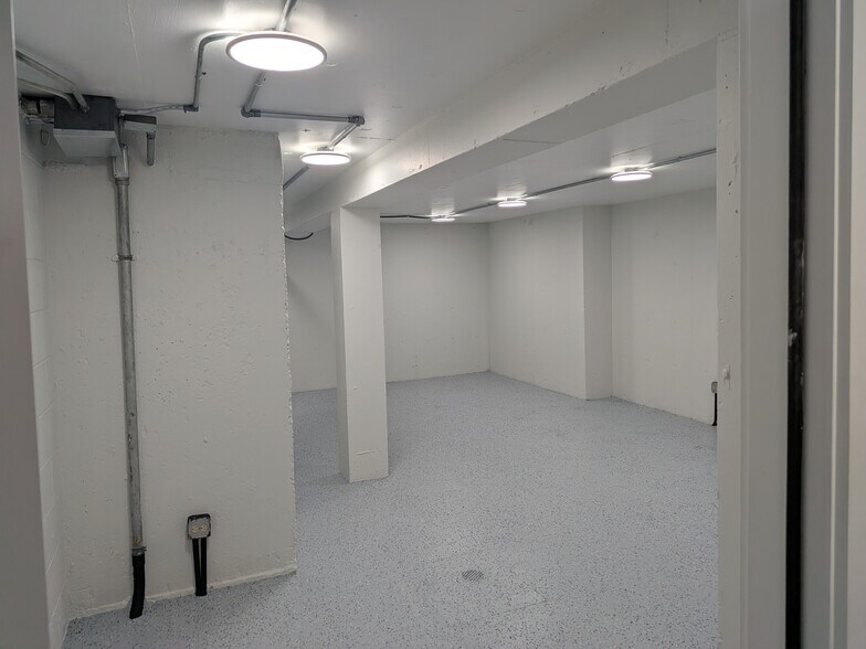 More Photos Of 635 Broadway, Kingston Office Residential For Lease
