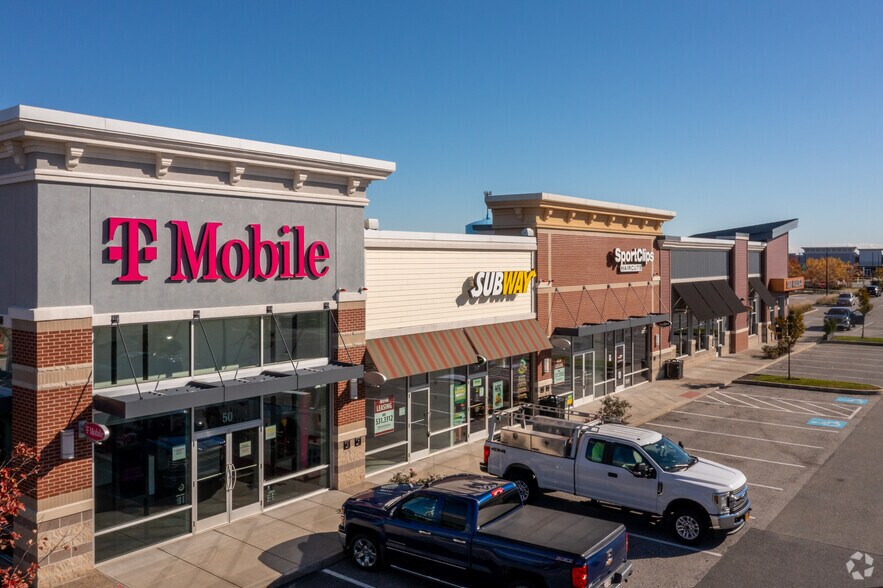 More Photos Of 1 Highland Cmn W, Hudson Unknown For Lease