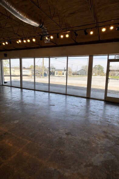 More Photos Of 8182 E Brainerd Rd, Chattanooga General Retail For Lease