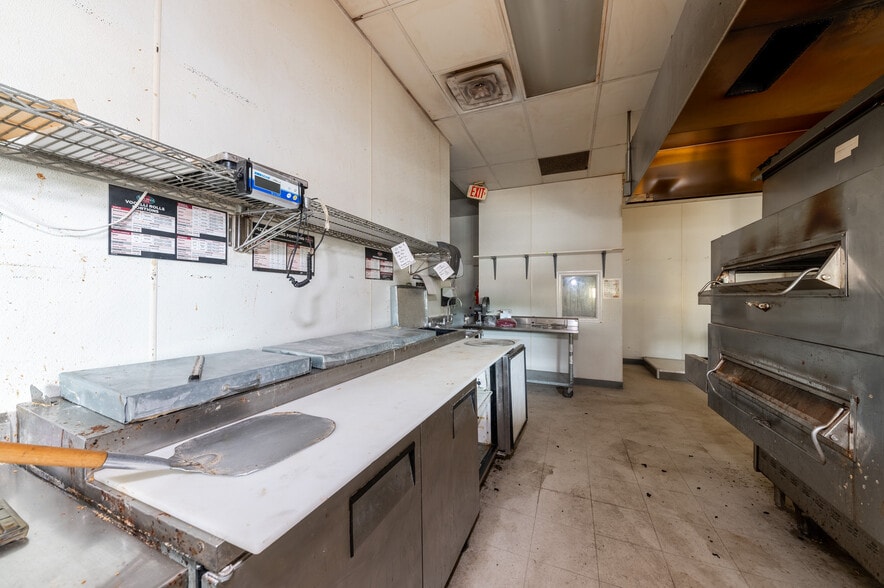 More Photos Of 1370 University Ave, Morgantown Storefront Retail Office For Sale
