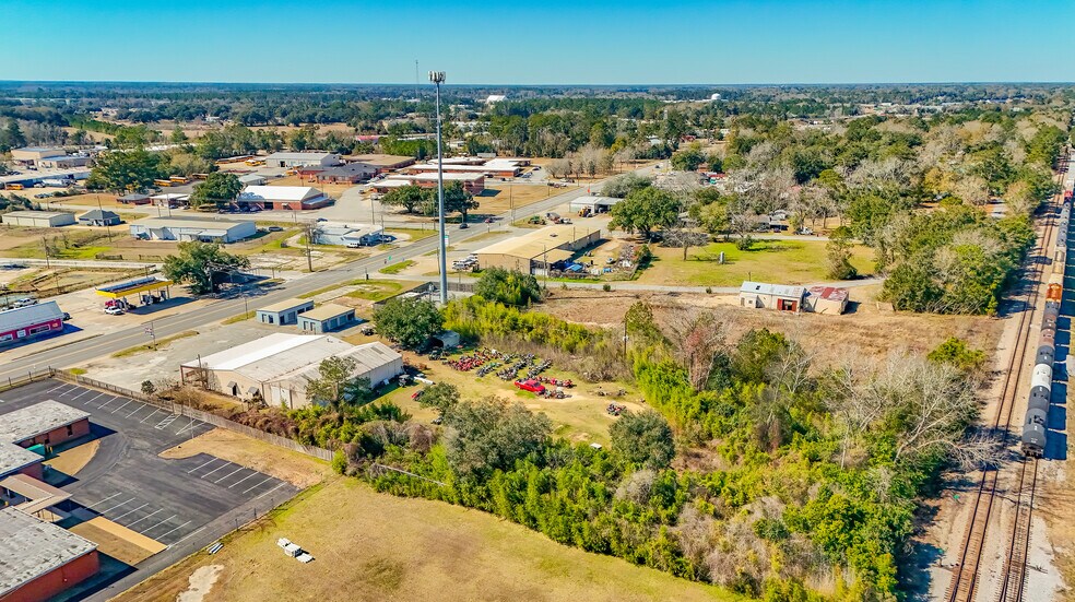More Photos Of 1204 Dothan Rd, Bainbridge Flex For Lease