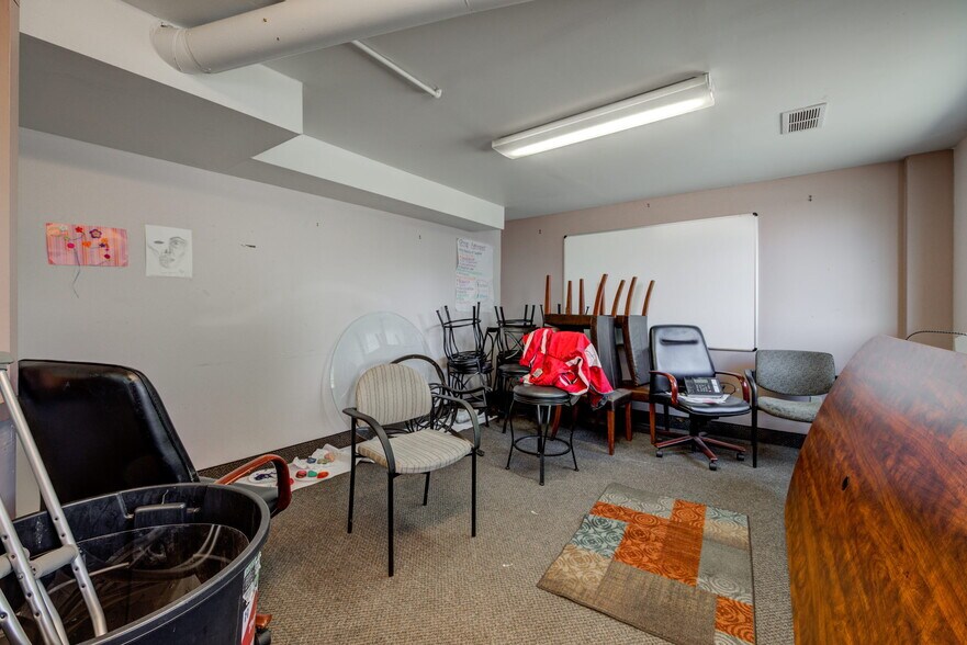 More Photos Of 800 N 42nd Ave, Minneapolis Medical For Lease