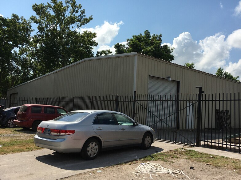 More Photos Of 1510 Hopper Rd, Houston Industrial For Lease