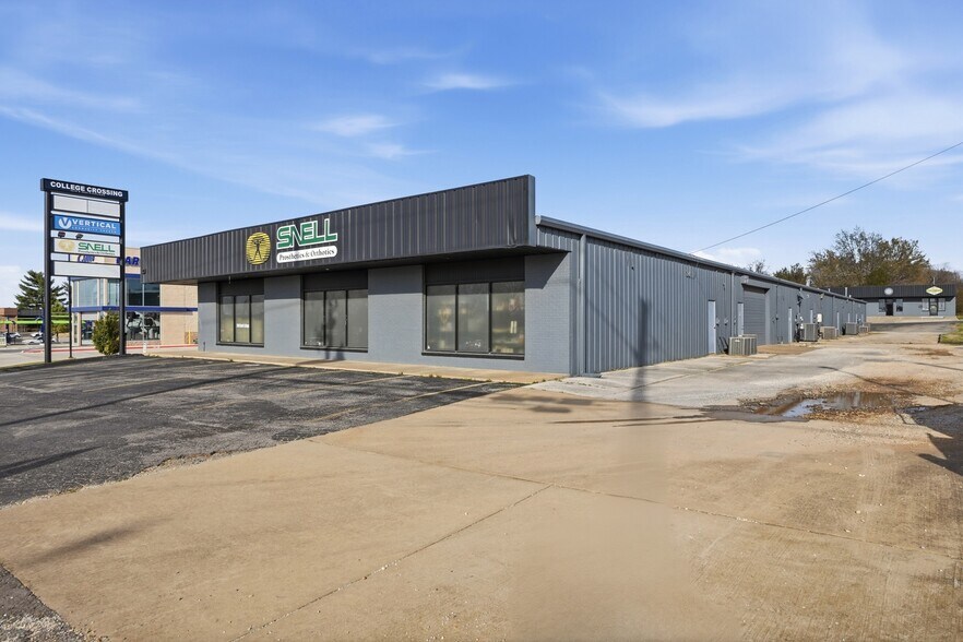 More Photos Of 3416-3422 N College Ave, Fayetteville Unknown For Lease