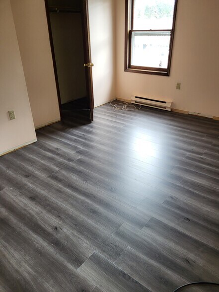 More Photos Of 134 ledge Landing Rd, Landing Storefront Retail Residential For Lease