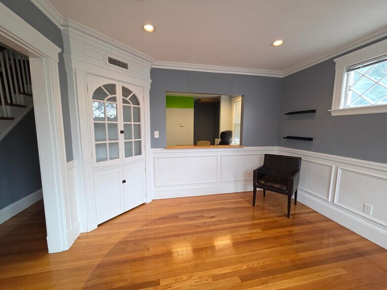 More Photos Of 282 Montvale Ave, Woburn Office For Sale