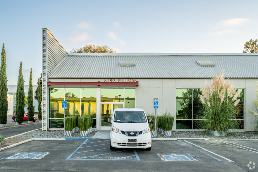 More Photos Of 3185-3189 Pullman St, Costa Mesa Office For Sale