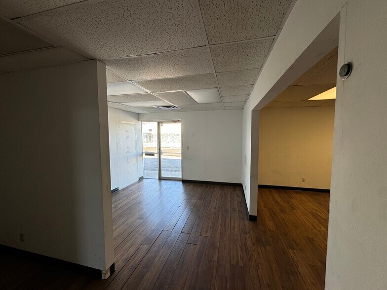 More Photos Of 10826 E Newton Pl, Tulsa Service For Lease