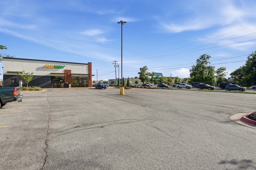 More Photos Of 2111 S Old Missouri Rd, Springdale Unknown For Lease