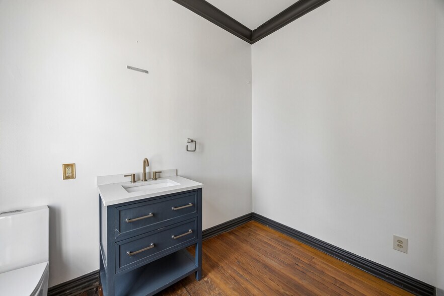 More Photos Of 2602 Kings Rd, Dallas Religious Facility For Sale
