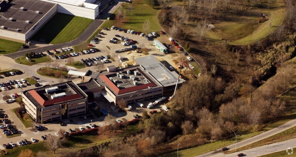 More Photos Of 3385-3400 Dexter Ct, Davenport Medical For Lease