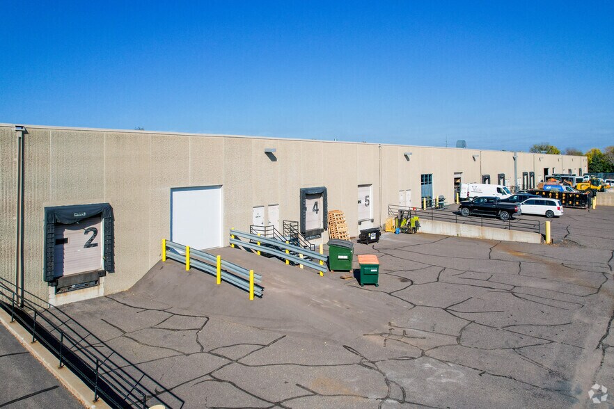 More Photos Of 9210 N Wyoming Ave, Brooklyn Park Light Distribution For Lease