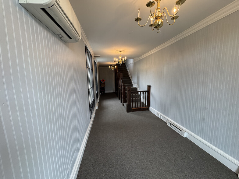More Photos Of 51 E Lee St, Warrenton Storefront Retail Office For Sale
