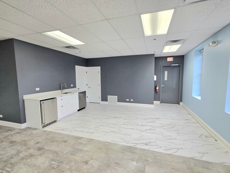 More Photos Of 2111-2115 Chestnut Ave, Glenview Office For Sale