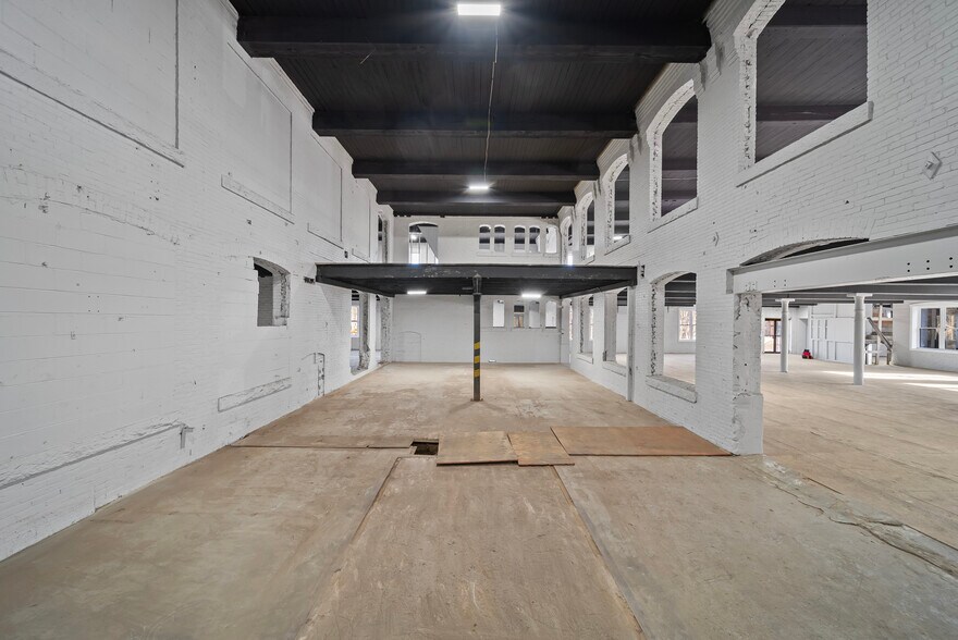 More Photos Of 174 N Main St, Franklin Light Manufacturing For Sale