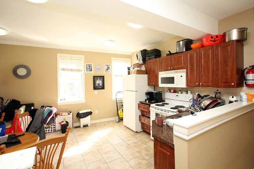 More Photos Of 10-12 Centre St, Markham Office Residential For Sale