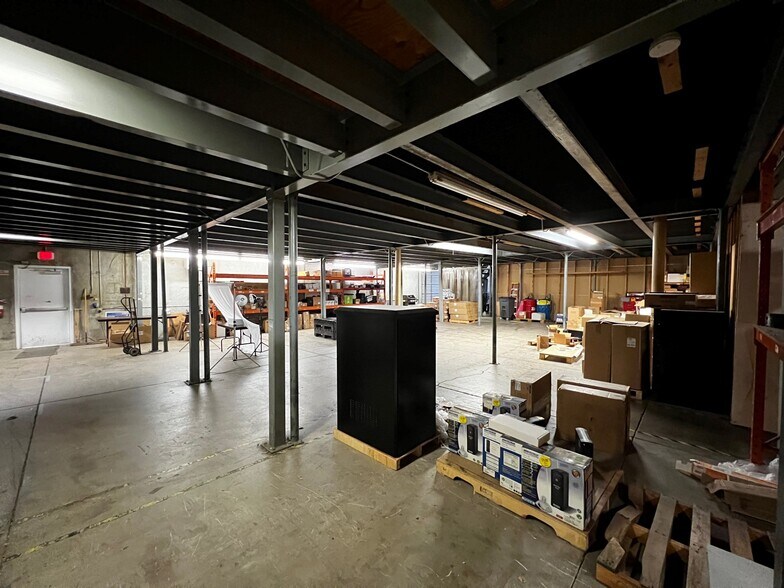 More Photos Of 1455 Lemay Dr, Carrollton Light Distribution For Sale