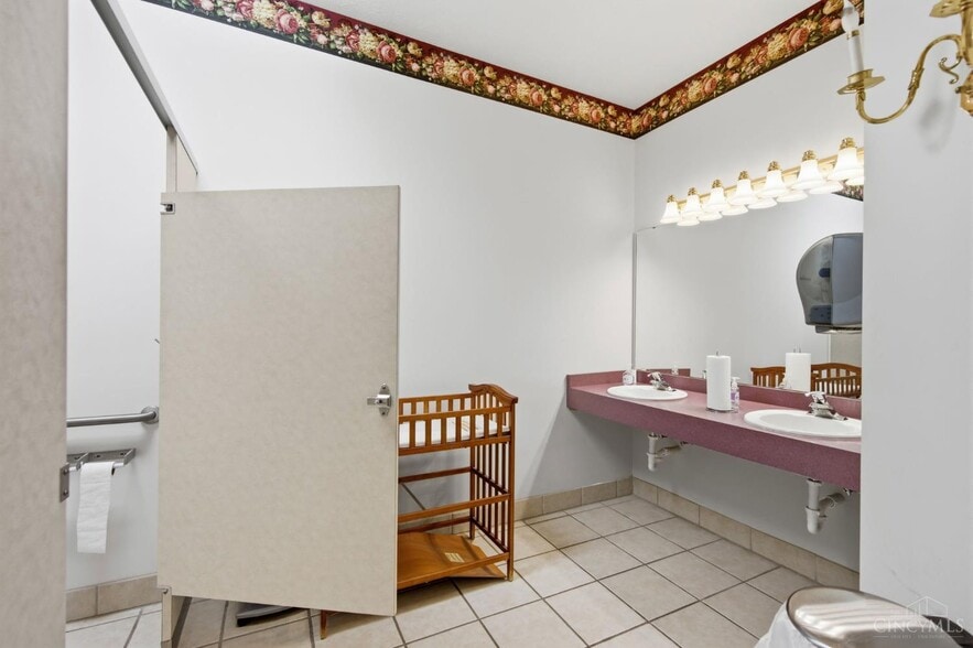 More Photos Of 810 N Broadway St, Lebanon Religious Facility For Sale