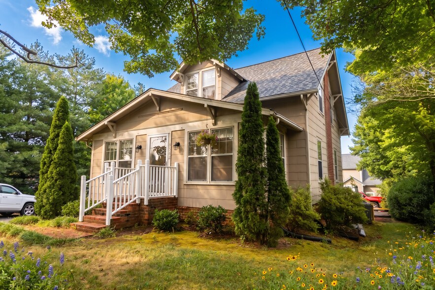 More Photos Of 3562 Spangenberg Ave, Clemmons Office For Lease