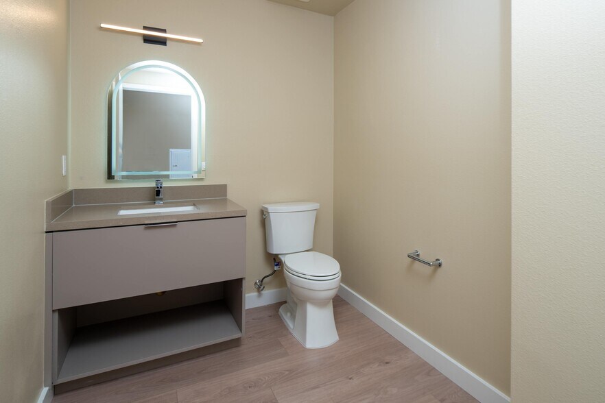 More Photos Of 1511 N Fairfax Ave, Los Angeles Apartments For Lease