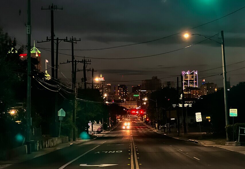 More Photos Of 1850 E Houston St, San Antonio Auto Repair For Lease