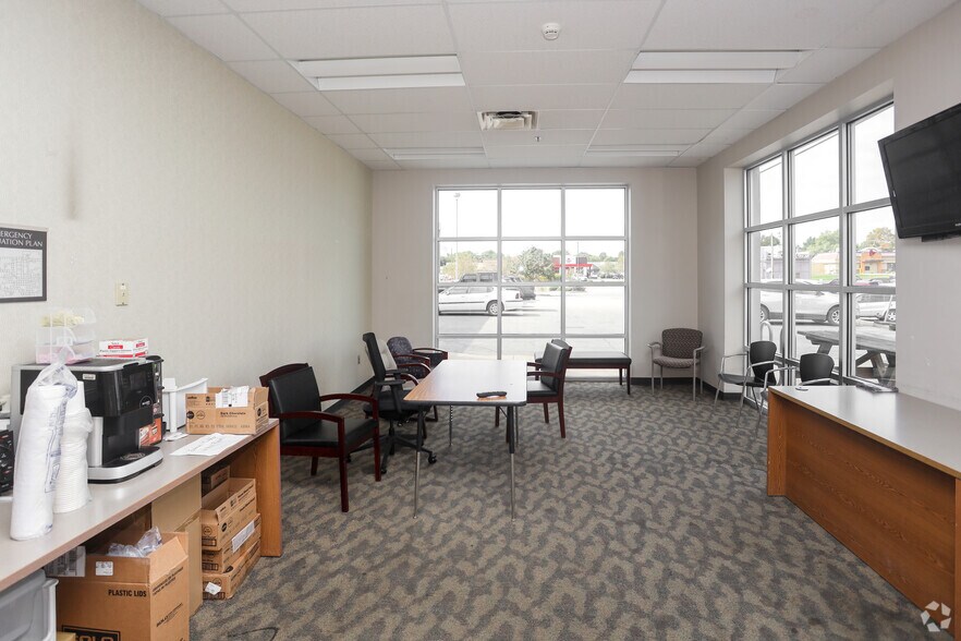 More Photos Of 800 S Tillotson Ave, Muncie Medical For Sale