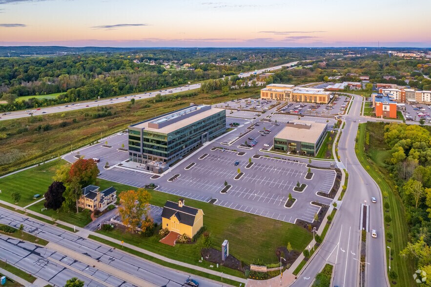 More Photos Of 17335 Golf Pkwy, Brookfield Office For Lease