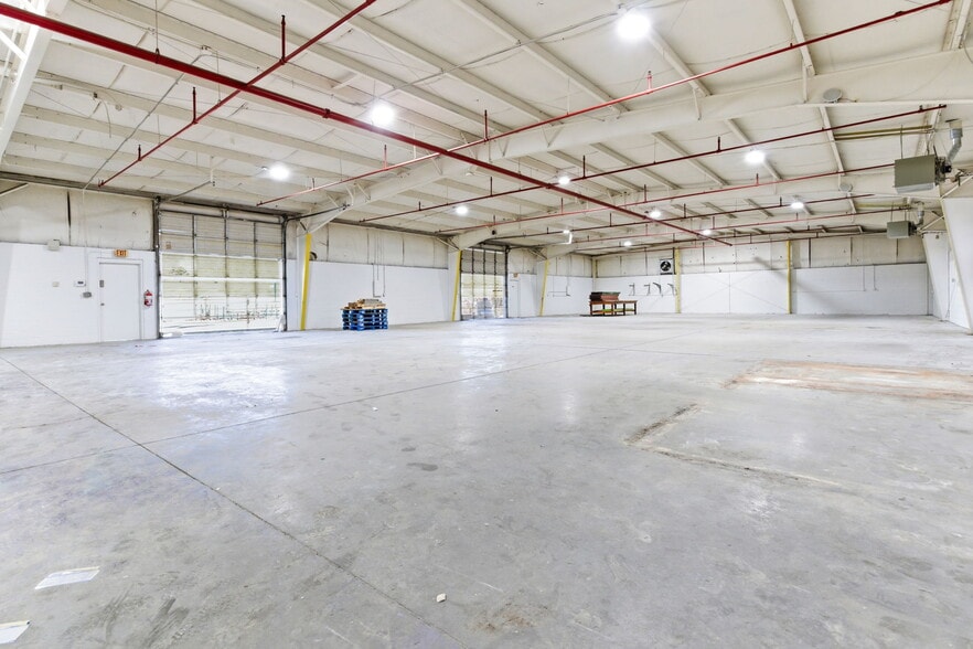 More Photos Of 473 Roberts Ave, Louisville Warehouse For Sale