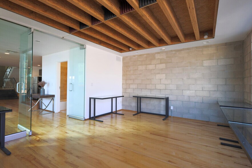 More Photos Of 6615-6621 Melrose Ave, Los Angeles Loft Creative Space For Lease