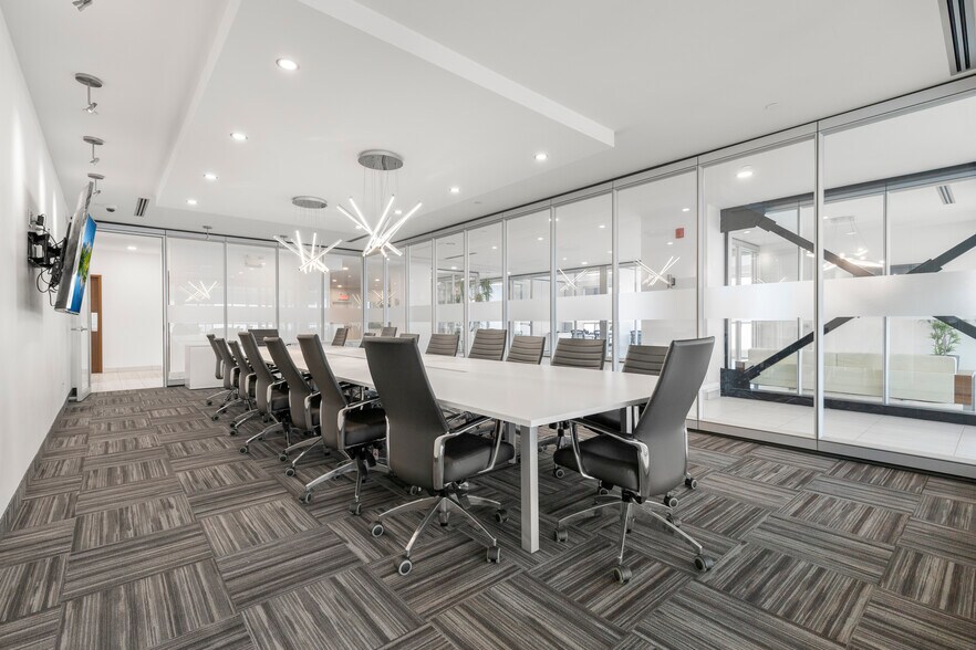 More Photos Of 3737 Boul Cremazie E, Montréal Office For Lease