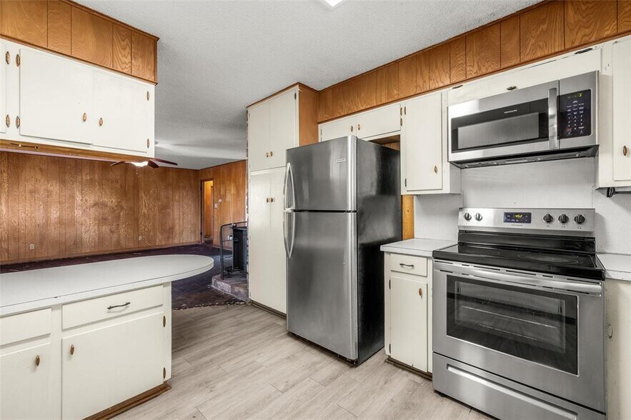 More Photos Of 24503 Ranch Road 12, Dripping Springs Office For Sale