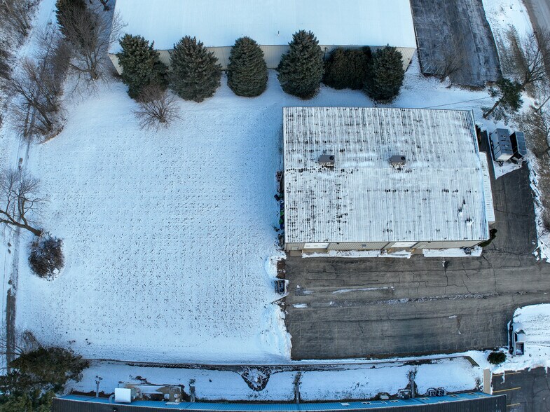 More Photos Of 808 Hicks Dr, Elburn Industrial For Sale